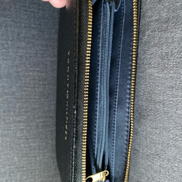 Tommy Hilfiger Pebbled Leather Large Continental Zip Wallet Zip Around Black - Picture 4 of 5